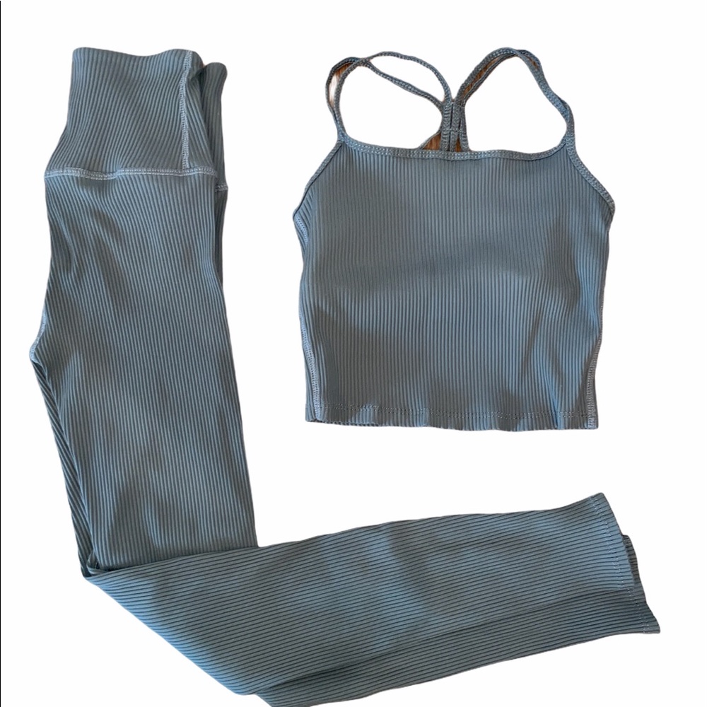 Carbon38 forest green workout set